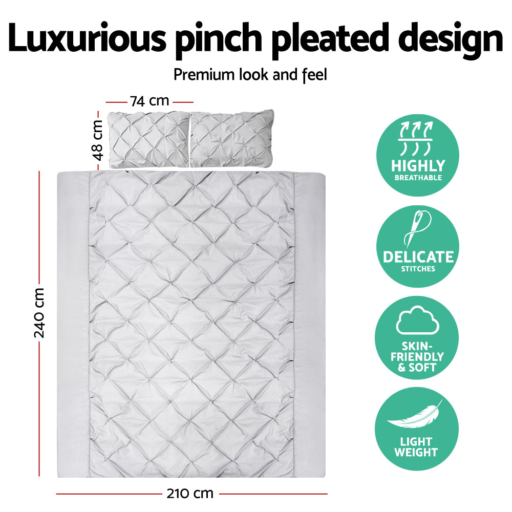 Quilt with pinch pleated design, dimensions, and features listed on a white background