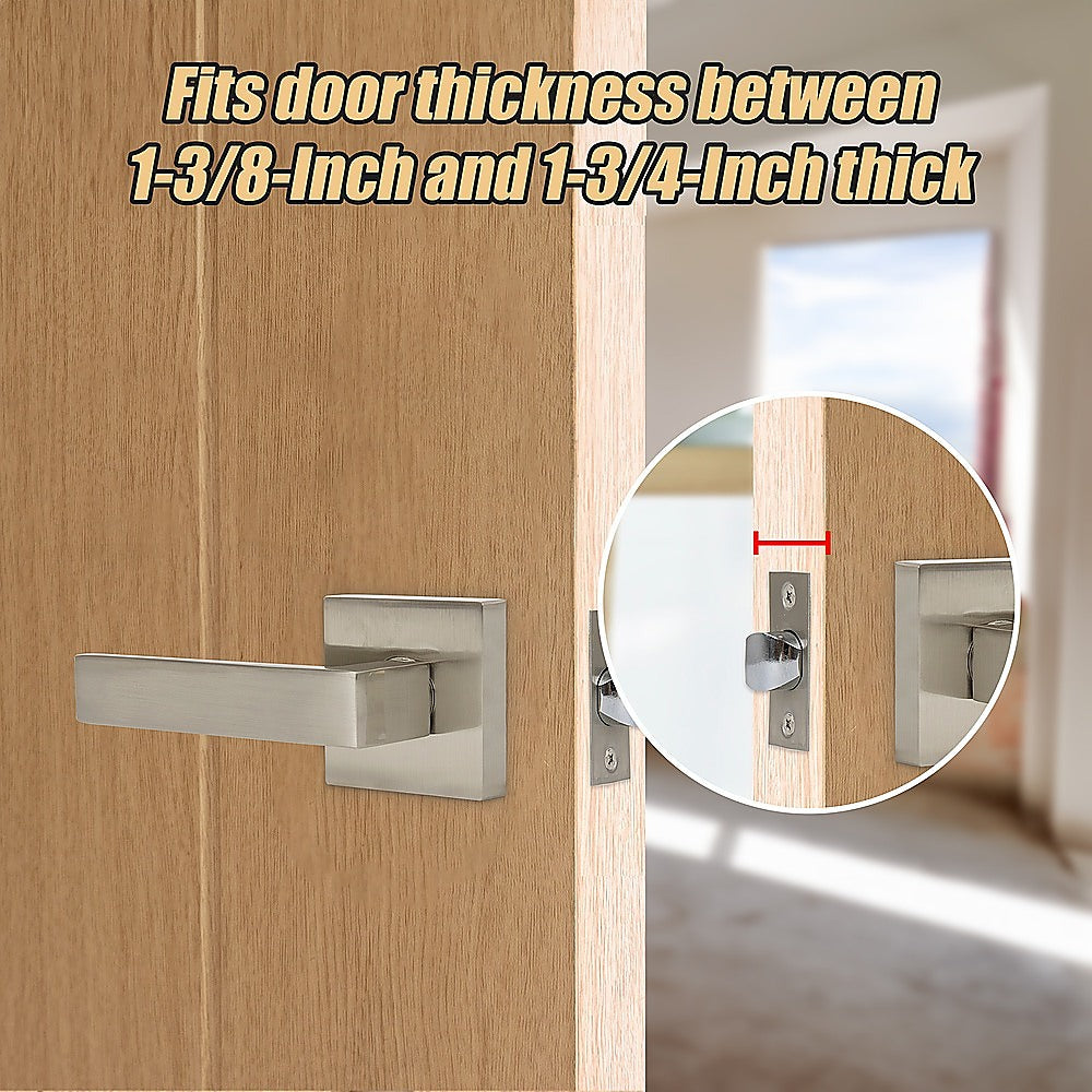 Door handle on a wooden door with text indicating thickness compatibility.